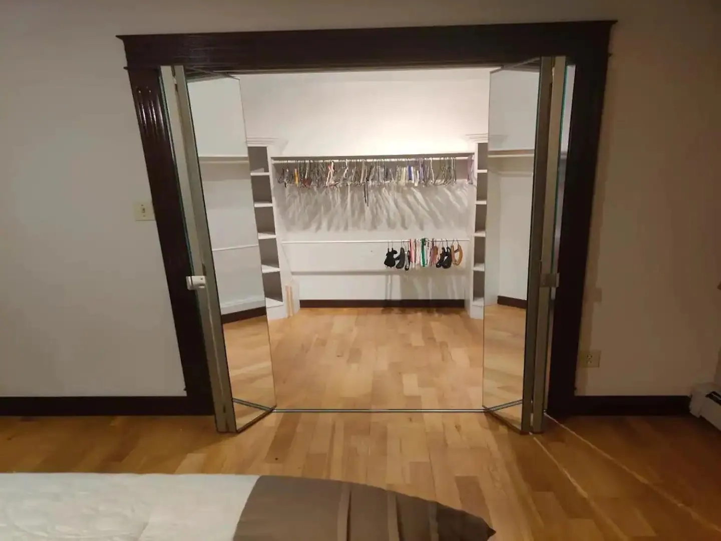 Private Bedroom And Bathroom In Dartmouth contacts